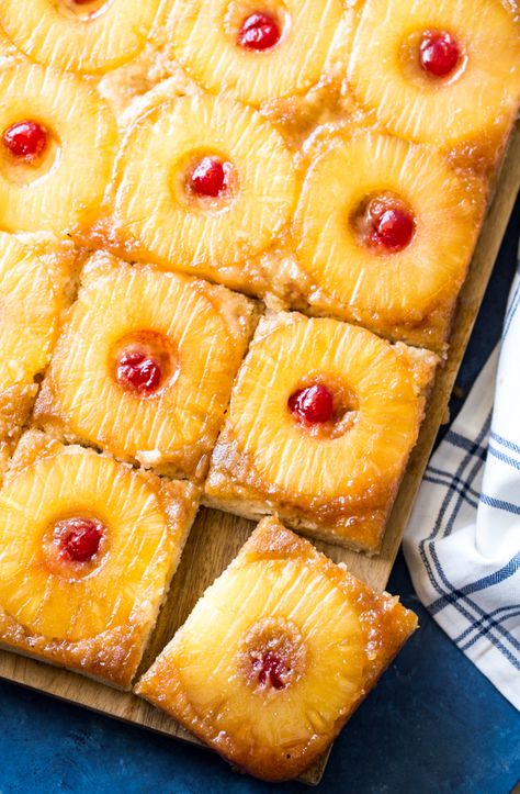 Pineapple Upside Down Pancake Recipe, Oven Baked Breakfast, Upside Down Cake Recipes, Sheet Pancakes, Pineapple Pancakes, Krusteaz Pancake Mix, Recipe For A Crowd, Sheet Pan Pancakes, Upside Down Pineapple