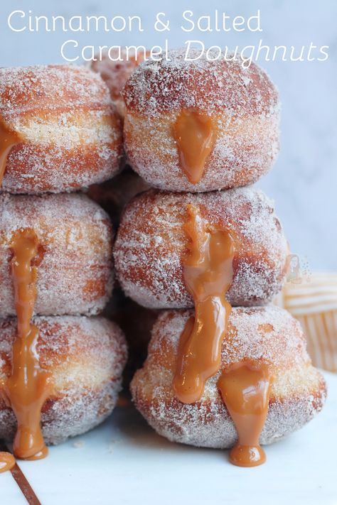 Delicious and Homemade Cinnamon Salted Caramel Doughnuts! Caramel Doughnuts, Janes Patisserie, Doughnut Recipes, Homemade Donuts, Doughnut Recipe, Donut Recipes, Beignets, Food Cakes, Cakepops