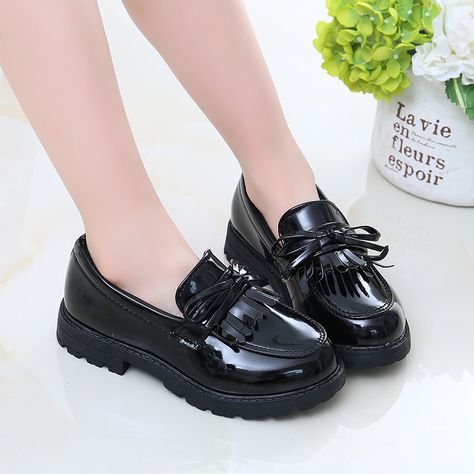 New 2023 children's PU leather shoes student performance shoes back to school shoes https://m.alibaba.com/product/1600450082267/New-2023-children's-PU-leather-shoes.html?__sceneInfo={"cacheTime":"1800000","type":"appDetailShare"} Baby Loafers, Kids Leather Shoes, School Dress, Shoes For Girls, Bow Flats, Kids Fashion Girl, Girls Black, Kids Sneakers, Casual Girl