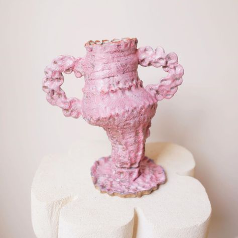 Hilary Green Ceramics, Hilary Green, Ceramic Art Sculpture, Pink Things, All Pink, Pink Vase, Resin Sculpture, Ceramics Ideas Pottery, Green Ceramics