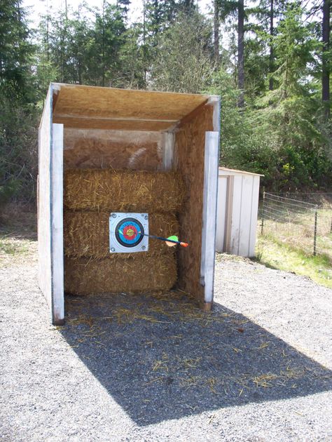 Deff having a target/ gun range on the backyard, along with a place to shoot! Diy Archery Target, Outdoor Shooting Range, Bow Target, Archery Range, Archery Target, Archery Bows, Archery Bow, Shooting Targets, Traditional Archery