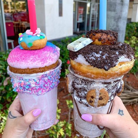 Cream Donut, Unicorn Cookies, Chefs Table, Milkshakes, The Unicorn, Cookies And Cream, Best Food, Food Network Recipes, Best Foods