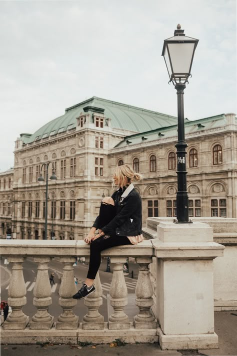 Vienna, Vienna photographer, Austria, Blogger, Travel photographer, girls who travel, girls love travel, backpacker, solo travel Viena Photo Ideas, Vienna Picture Ideas, Vienna Photo Ideas, Vienna Photoshoot, Vienna Austria Aesthetic, Vienna Outfit, Travel Girl Aesthetic, Travel Europe Aesthetic, Europe Travel Aesthetic