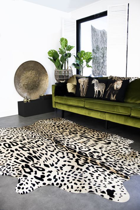 Green And Cheetah Living Room, Cheetah Print Rug Living Room, Animal Print Rug Bedroom, Zebra Print Living Room Ideas, Animal Theme Living Room, Leopard Print Rug Living Room, Cheetah Living Room Ideas, Animal Print Rug Living Room, Leopard Rug Living Room