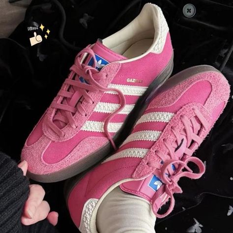 Pink Sambas, Cute Pink Shoes, Pink Shoes Outfit, Adidas Gazelle Pink, Cool Adidas Shoes, Adidas Rose, Samba Shoes, Pretty Shoes Sneakers, Shoe Wishlist