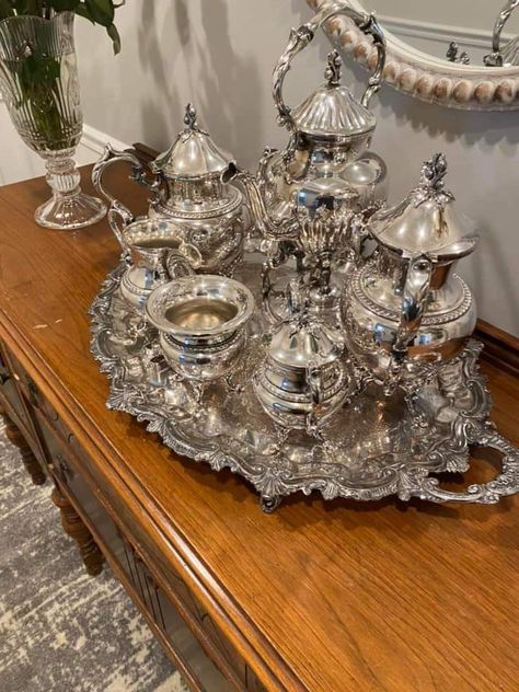 Silver Tea Set Display, Basic Table Setting, Tea Set Display, Tea Table Settings, Shabby Cottage Style, Silver Tea Service, Silver Service, Silver Display, Antique Tea Sets