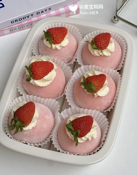 Cheesecake Dip Recipe, Strawberry Mochi, Mochi Cake, Sweet Cafe, Easy Cheesecake Recipes, Cheesecake Desserts, Easy Cheesecake, Cheesecake Bites, Chocolate Chunk Cookies