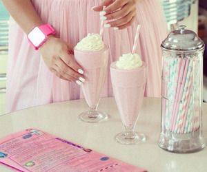 Milkshakes 80s Diner, Diner Aesthetic, 50s Aesthetic, 50s Diner, Retro Diner, Ice Cream Parlor, Soda Fountain, Pink Lady, Milkshakes