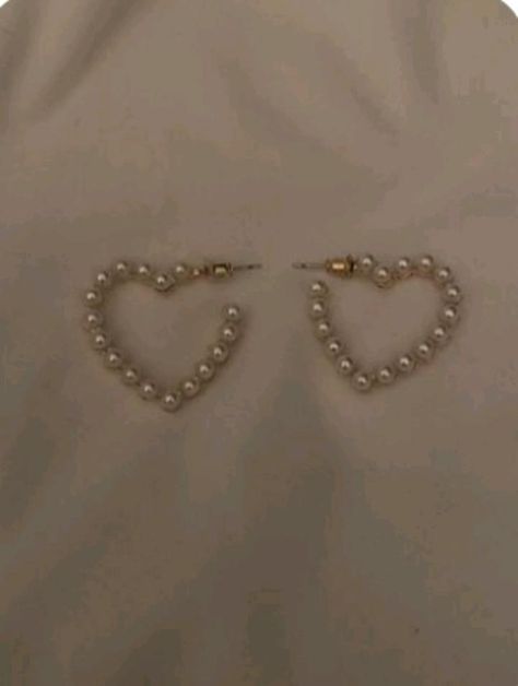 Heart Shaped Jewelry Aesthetic, Gold Jewelry Coquette, Coquette Jewelry Silver, Rich Jewelry Aesthetic, Heart Shaped Pearl Earrings, Pretty Jewellery Aesthetic, Couqutte Aesthetic Nails, Trendy Beaded Jewelry 2023, Couqutte Jewelry