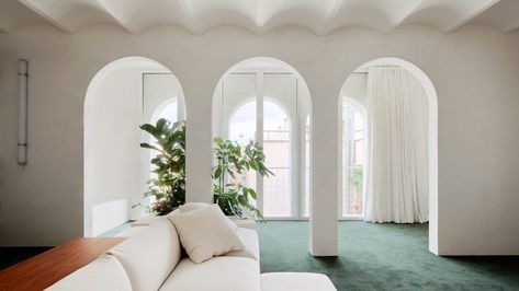 Partitions punctuated with arched openings divide the living spaces inside this Barcelona apartment. Load Bearing Wall, Arch Interior, Interior Minimalista, Arch Design, Wall Carpet, The Design Files, Unique Spaces, Ceiling Design, Interior Design Trends