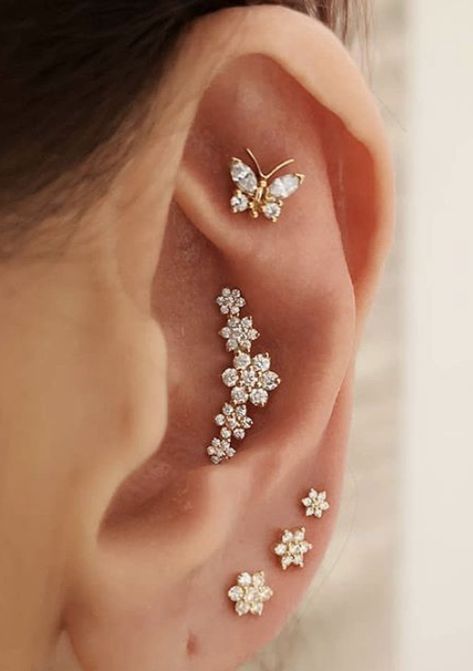 Types Of Ear Piercings, Cool Ear Piercings, Pretty Ear Piercings, Cool Piercings, Cute Ear Piercings, Tragus Piercing, Piercing Ideas, Tragus Earrings, Dope Jewelry