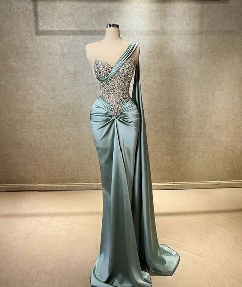 #FilmFestival #PageantStyle #RedCarpetFashion #CustomDesign #GlamourEvents #custom #Elegant Simple Long Dress, Prom Inspiration, Green Formal Dresses, Classy Gowns, Strapless Evening Dress, Prom Dress Inspiration, Glamorous Dresses, Fantasy Gowns, Mermaid Princess