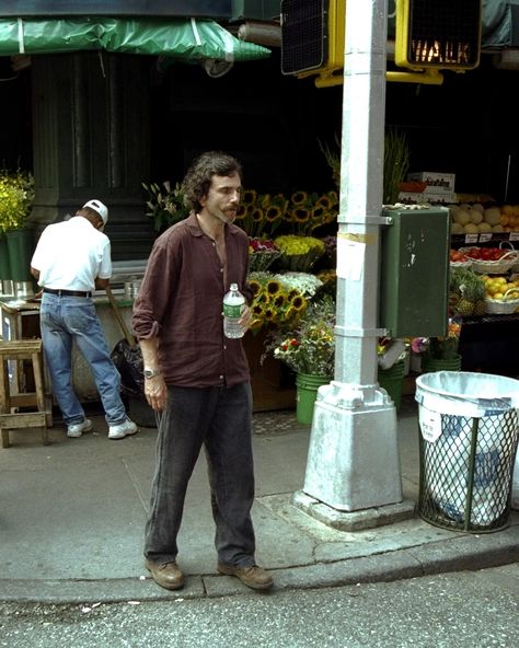 Daniel Day-Lewis's 34 Best Outfits of All Time | GQ 2000 New York, Daniel Day Lewis, Brown Work Boots, James Bond Style, American Workwear, Daniel Day, Day Lewis, Workwear Vintage, Street Style Outfits Men