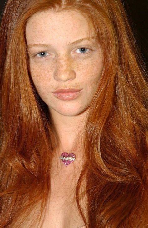 Cintia Dicker, Beautiful Freckles, Color Locks, Anja Rubik, Simply Red, Fine Hair, Eye Color, Hair Goals, Redheads