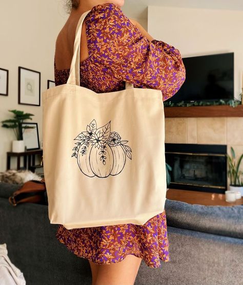 Hand-drawn pumpkin bouquet eco tote bag to brighten up your errand running! Autumn Line Art, Autumn Tote Bag, Pumpkin Bouquet, Fall Canvas, Eco Tote Bag, Bouquet Design, Halloween Aesthetic, Autumn Aesthetic, Market Bag