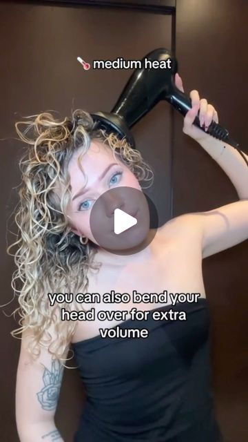 Marie Schnoell - your curly hair bestie on Instagram: "how to diffuse curly hair/ wavy hair 🥰 I tried to make this tutorial very detailed but if you have any questions let me know!! 💘 curly hair, diffuser tutorial, how to style curly hair, how to diffuse, curly hair tutorial #curlygirl #curlyhair #diffuser" How To Blowdry Curly Hair, Tutorial For Curly Hair, How To Properly Diffuse Curly Hair, Hair Diffuser Curly, How To Use A Diffuser On Curly Hair, How To Diffuse Wavy Hair, Diffusing Curly Hair, How To Diffuse Curly Hair, How To Make Your Hair Curly