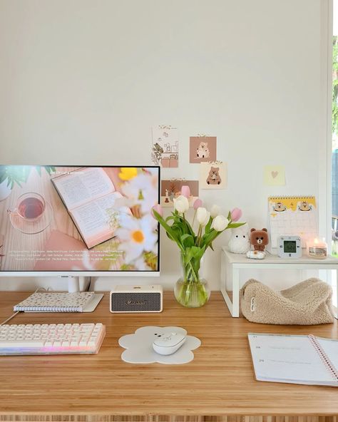 Danish Pastel Desk Setup, Aesthetic Desktop Setup, Study Setup, Wooden Study Desk, Apartment Desk, Cozy Setup, Setup Pc, Organization Aesthetic, Work Setup