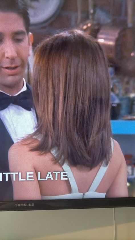 Rachel Green Long Bob, Season 3 Rachel Green Hair, Rachel Green Brown Hair, Rachel Green Season 3 Hair, Jennifer Aniston 90s Haircuts, Layered Mid Length Haircut, Rachel Short Hair, Jennifer Aniston Hair Short, Rachel Green Hair Short