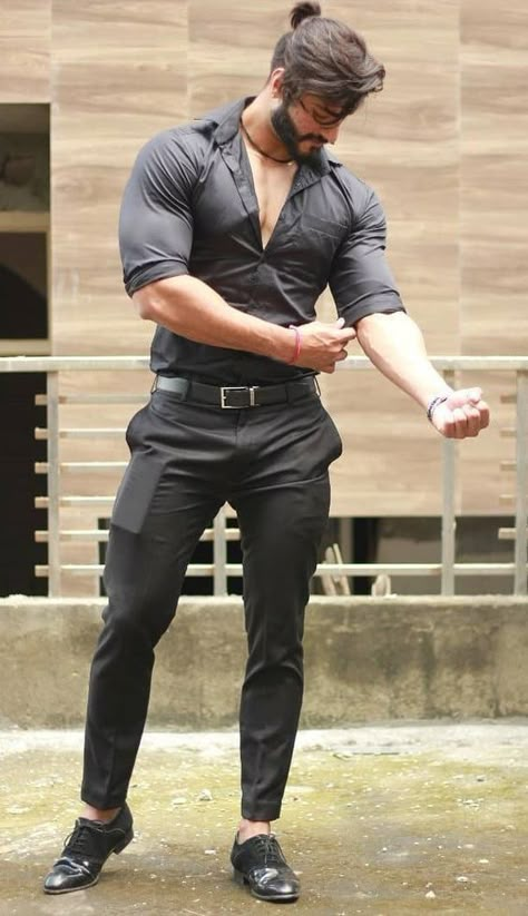 A muscular guy standing in a stylish way for some clicks Muscular Men Fashion, Guy Standing, Muscular Guy, Perfect Physique, Men Fashion Casual Shirts, Mens Casual Dress Outfits, Men Stylish Dress, Fashion Suits For Men, Men Formal