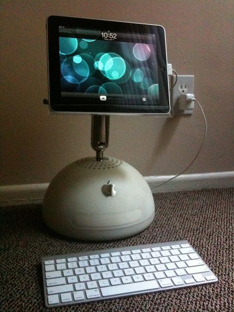 Anyone who uses their iPad with a keyboard should understand how awesome this is!!! Upcycling, Imac G4, Apple Macintosh, Custom Computer, Apple Technology, Apple Computer, Ipad Stand, Old Computers, Tablet Stand