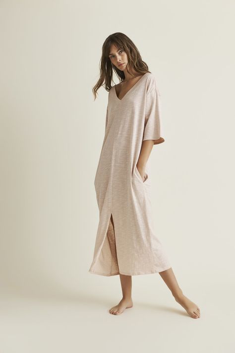 Polished Fashion, Lounge Wear Stylish, Fantasy Wedding Dresses, Minimal Stil, Best Loungewear, Old Sweatshirt, Home Wear Women, Loungewear Fashion, Comfortable Loungewear