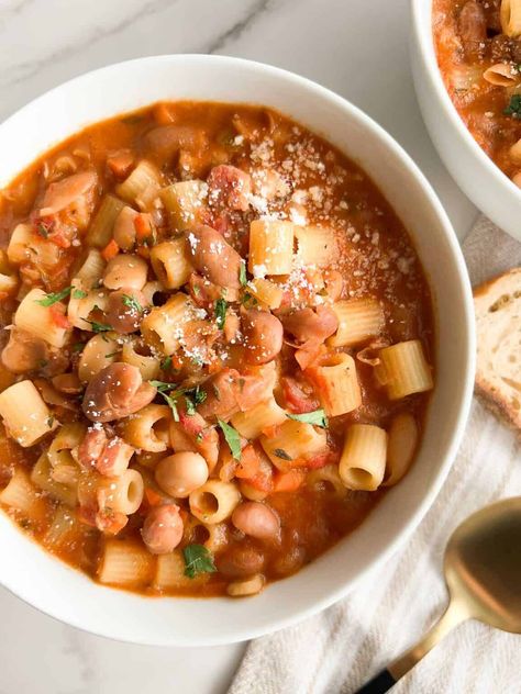 A bowl of authentic pasta e fagioli. Pasta Fagioli Authentic, Authentic Pasta Fagioli, Tagliatelle Bolognese, Authentic Pasta, Pasta Fagioli Recipe, Pasta Fagioli Soup, Pasta E Fagioli Soup, Fagioli Soup, Pasta Fagioli