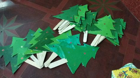 Takeaway for preschool kids on christmas eve Takeaway For Preschool, Takeaway For Kids, Christmas Takeaway, Craft Ideas For Kindergarten, Ideas For Kindergarten, Trees For Kids, Student Christmas Gifts, Xmas Ideas, Preschool Kids