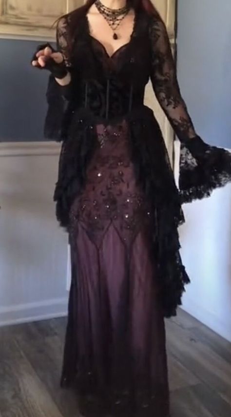 Goth Wedding Attire Guest, Goth Grad Dress, Goth Prom Look, 80s Goth Prom Dress, 80s Goth Dress, Romantic Goth Outfits Dresses, 90s Goth Prom Dress, Witch Dress Aesthetic, Vampire Dress Aesthetic