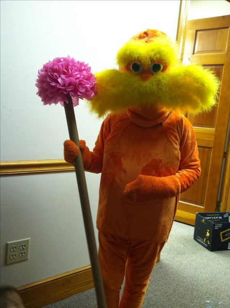 I made a Lorax for my 9 years old daughter, she wore it at the character parade for her school book fair. She loved it. Lorax Costume Ideas, The Lorax Costume Diy, The Lorax And Oncler Costume, Book Week 2023, Old Onceler, The Lorax Halloween Costume, Diy Lorax Costume, Lorax Halloween Costumes, Lorax Cosplay