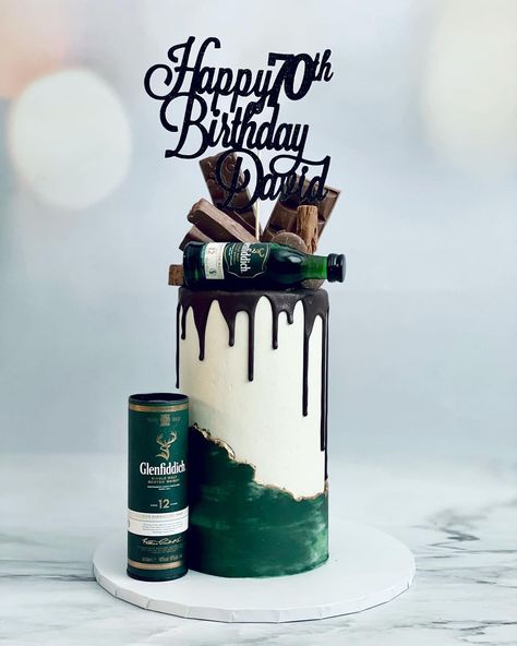 Glenfiddich Cake, Whisky Birthday Cake, Alcohol Cake Ideas, Alcohol Birthday Cake, Whisky Cake, Alcohol Cake, 70th Birthday Cake, Cocktail Theme, Happy Birthday Art