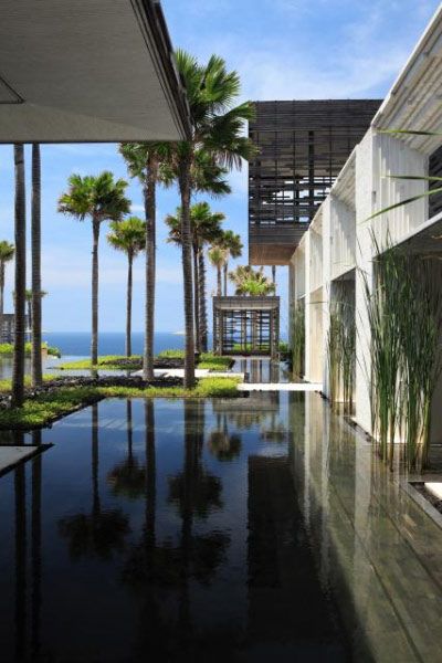 Alila Villas Uluwatu in Bali by WOHA Architects | Royal Institute of British Architects International Award 2011 Alila Villas Uluwatu, Balinese Villa, Uluwatu Bali, Resort Architecture, Tropical Architecture, Jimbaran, Resort Villa, Hotels Design, Beautiful Architecture