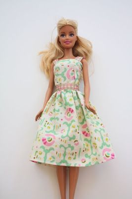 Barbie® dress tutorial - versatile dress from craftinessisnotoptional blog Halloween Sandwich, Куклы American Girl, Barbie Dress Pattern, Sewing Barbie Clothes, Sandwich Wraps, Barbie Sewing Patterns, Diy Barbie Clothes, Barbie Doll Clothing Patterns, Barbie Dolls Diy