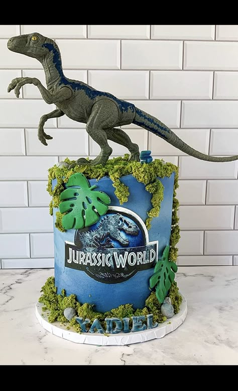 Jurassic World Cake Simple, Jurassic World Cakes, Blue Raptor Cake, Jurassic Birthday Cake, Pastel Jurassic World, Raptor Cake, Dino Egg Cake, Jurassic World Birthday Cake, Jurassic Park Birthday Cake