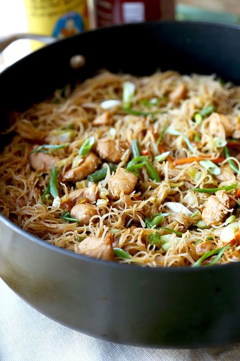 Pancit Recipe (Filipino) Pancit Recipe Filipino, Filipino Pancit, Pancit Recipe, Yummy Noodles, Asian Dinners, Mapo Tofu, Fried Noodles, Filipino Dishes, Rigatoni