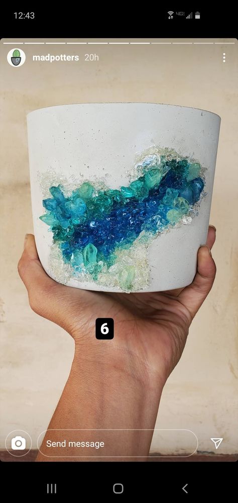 Geode Aesthetic, Geode Planter, Floral Crafts, Plastic Vase, Concrete Diy Projects, Ceramics Art, Crystal Power, Resin Projects, Crushed Glass