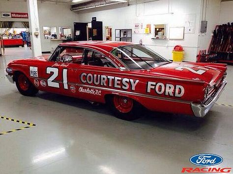 Wood Brothers Racing Tribute: 1961 Ford Starliner NASCAR Edition Nascar Cars, Nascar Race Cars, Stock Car Racing, Racing Photos, Old Race Cars, Ford Galaxie, Ford Classic Cars, Ford Racing, Vintage Race Car