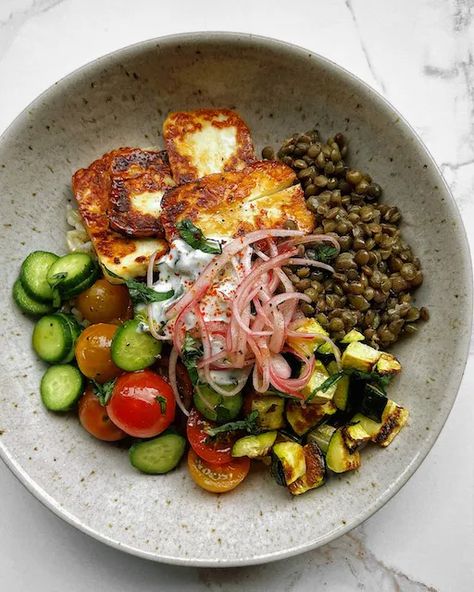 Halloumi Bowl, Honey Halloumi, Sommer Mad, Plats Healthy, Lots Of Food, Hot Honey, Think Food, Aesthetic Food, Food Inspiration