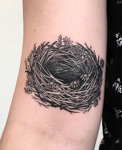 Birds Nest Tattoo Ideas, Bird And Nest Tattoo, Bird Nest Tattoos For Women, Birds Nest Tattoo, Mums Tattoo, Nest Tattoo, Flesh Art, Traditonal Tattoo, Inktober Prompts