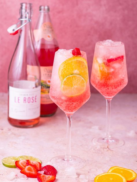 Rosé Spritzer (refreshing wine cocktail recipe!) Spritzer Drink, Rose Cocktail Recipes, Wine Spritzer Recipe, Pork Side Dishes, White Wine Spritzer, Rose Drink, Wine Cocktail Recipes, Spritzer Recipes, Fun Summer Drinks