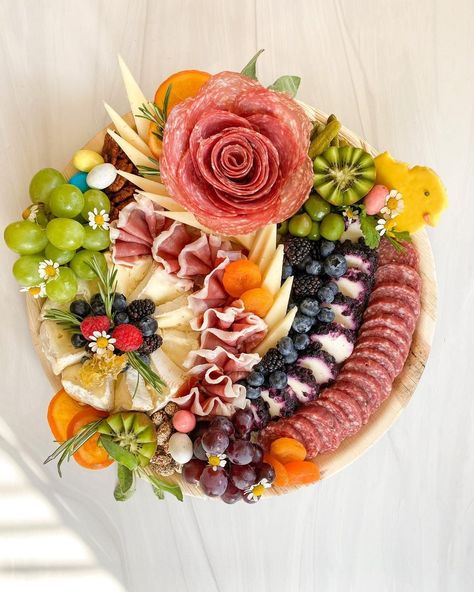 Charcuterie Board Easter, Easter Charcuterie Board Ideas, Platter Boxes, Grazing Platter Ideas, Easter Charcuterie Board, Easter Charcuterie, Charcuterie Board Meats, Charcuterie Ideas, Amazing Food Platters