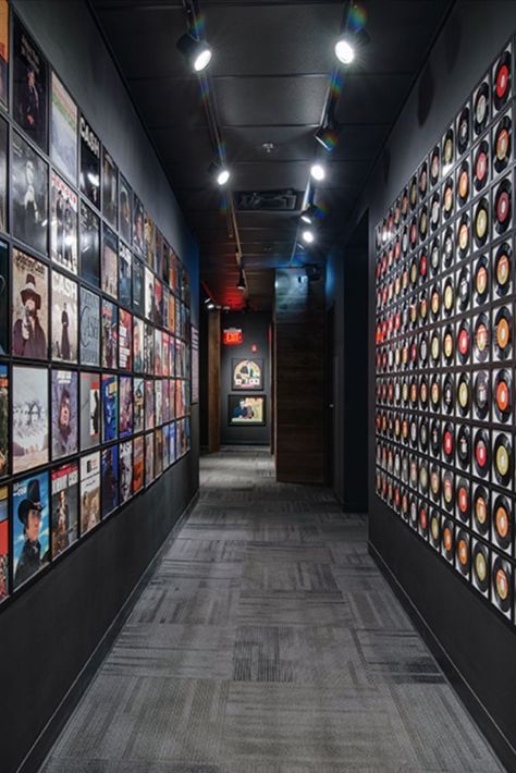 Nashville has a mania for music museums. Explore priceless artifacts including countless recordings and photographs, numerous stage costumes, musical instruments, and more. Peek into the past lives of musicians from all genres that have helped shape Nashville into Music City. Johnny Cash Museum Nashville, Library Hall, Johnny Cash Museum, Museum Interior, Music Museum, Studio Build, Listening Room, Studio Room, Music Venue