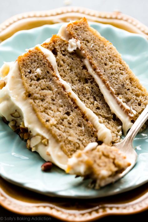 Homemade banana layer cake with brown butter cream cheese frosting is loved by all! Recipe on sallysbakingaddiction.com Banana Layer Cake Recipe, Brown Butter Cream Cheese Frosting, Brown Butter Cream Cheese, Best Birthday Cake Recipe, Weight Watcher Desserts, Sallys Baking, Butter Cream Cheese Frosting, Cake Frosting Recipe, Sally's Baking