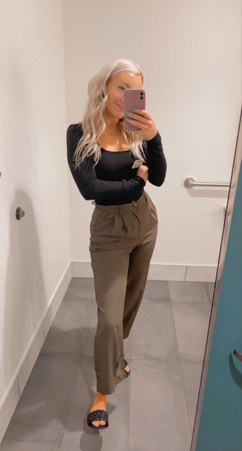 Business casual outfit! Sweater Outfits Business Casual, Sales Women Outfits, Business Casual Outfits For Internship, Business Casual With Slacks, Khaki Slacks Outfit Women Casual, Bodysuit Business Casual, Cute Outfits To Wear To Work At A Boutique, Cute Dress Pants Outfits, Business Casual Thrifted Outfits