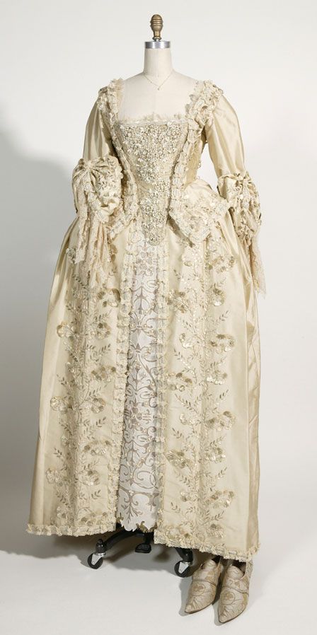 POTC: Dead Man's Chest; Elizabeth Swann wedding dress Elizabeth Swann Wedding Dress, Marriage Dress, Rococo Fashion, Wedding Dress Gallery, 18th Century Clothing, Century Dress, Dress Gallery, 18th Century Fashion, Old Dresses