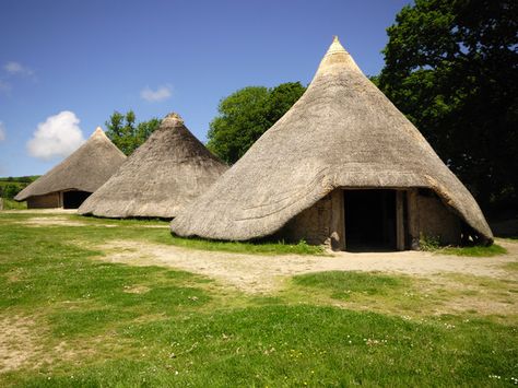 Banc Cottage - Castell Henllys Iron Age village Norse Village, Medieval Scandinavian Architecture, Poor Medieval House, Iron Age Roundhouse, Celtic Roundhouse, Irish Vernacular Architecture, Celtic History, Shed Tiny Home, Wales Beach