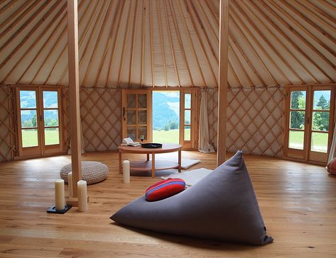 Yoga Yurt, Yurt Homes, Yurt Plans, Yurt Design, Building A Yurt, Yurt Interior, Round Room, Yurt Home, Yurt Living