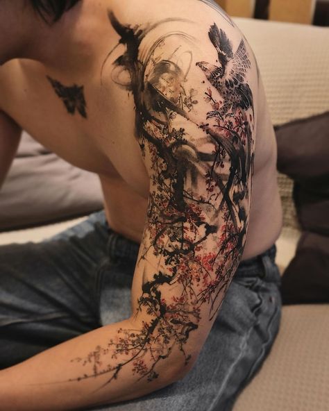 Men’s Back Neck Tattoo, Green And Red Tattoo, Arm And Back Tattoo, Cool Sleeve Tattoos For Guys, Tattoo Japonais, Mens Body Tattoos, Green Tattoos, Sketch Style Tattoos, Korean Tattoos