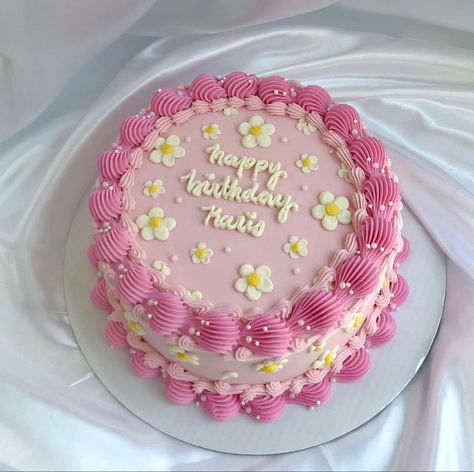 Daisies Cake Birthday, Simple Round Birthday Cake, Pink Cake Designs Birthday, Simple Kids Birthday Cake, Pink Cake With Sprinkles, Daisy Cake Birthday, Pink Daisy Cake, Simple Round Cake, Flowers And Butterflies Cake