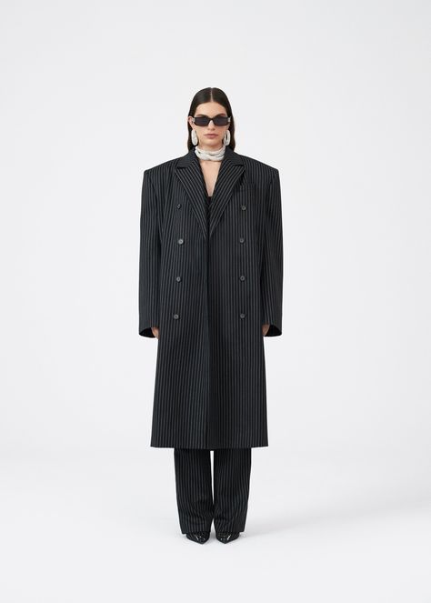 Jacket Over Dress, Oversized Blazer Dress, Dubai Outfit, Oversized Tailoring, Striped Coat, Androgynous Outfits, Outfit Oversize, Resort 2023, Oversized Outfit