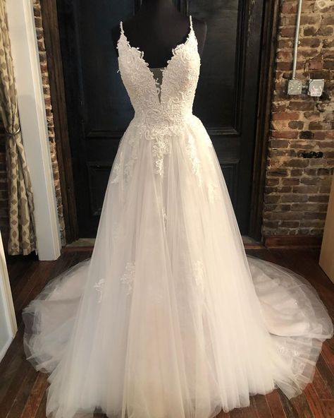 Modest Bridal Gowns, Wedding Gown Backless, Backless Bridal Gowns, Modest Bridal, Applique Wedding, Lace Wedding Dresses, Wedding Gowns Lace, Tulle Wedding, Tulle Wedding Dress